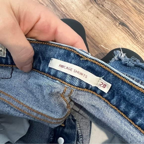 Levi's Ribcage Cutoff Denim Short Charleston Erosion - Picture 9 of 12